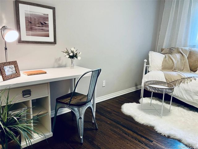 16 Jeannette Drive, Port Washington, NY 11050