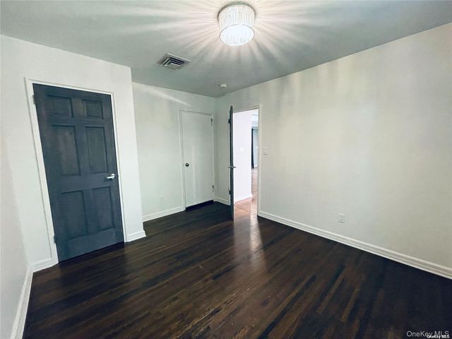 16 Jeannette Drive, Port Washington, NY 11050