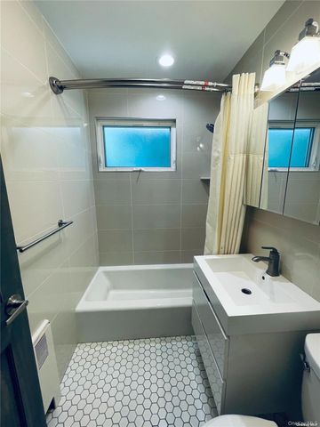 16 Jeannette Drive, Port Washington, NY 11050