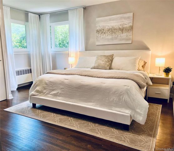 16 Jeannette Drive, Port Washington, NY 11050