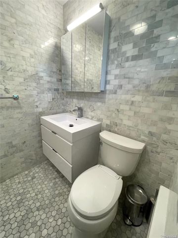 16 Jeannette Drive, Port Washington, NY 11050