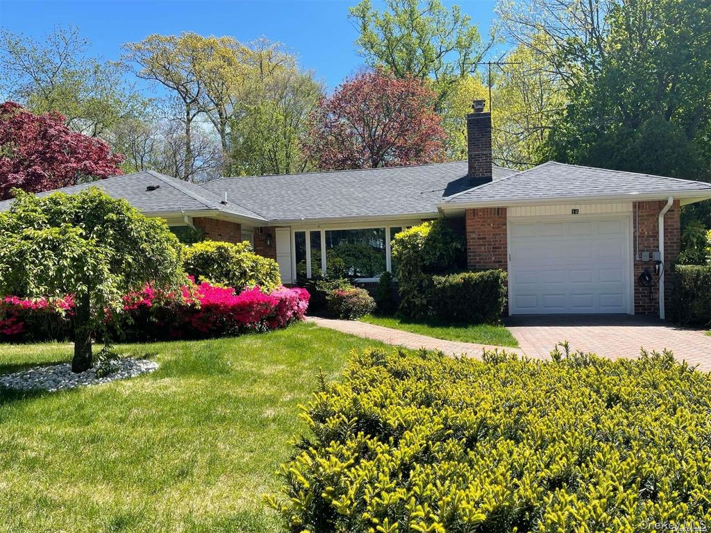 16 Jeannette Drive, Port Washington, NY 11050