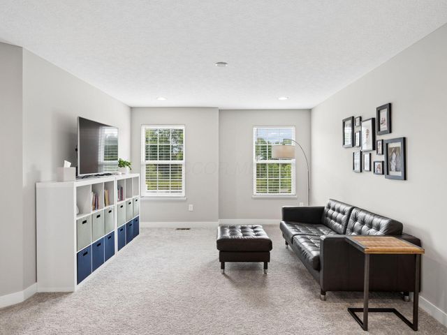 8600 Foxglove Drive, Plain City, OH 43064