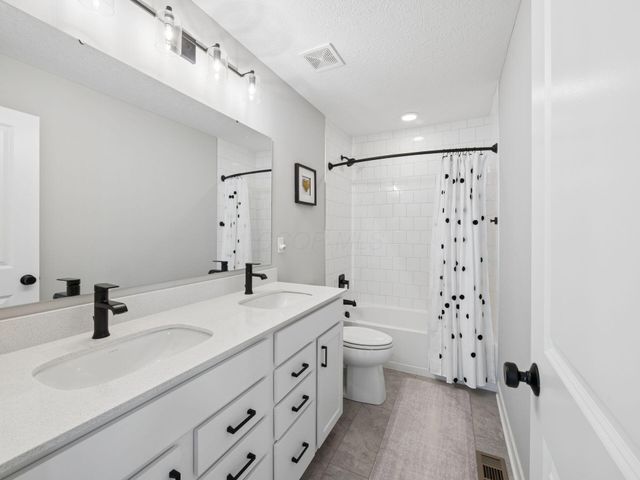 8600 Foxglove Drive, Plain City, OH 43064