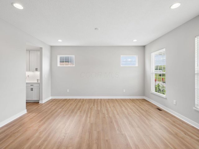8600 Foxglove Drive, Plain City, OH 43064