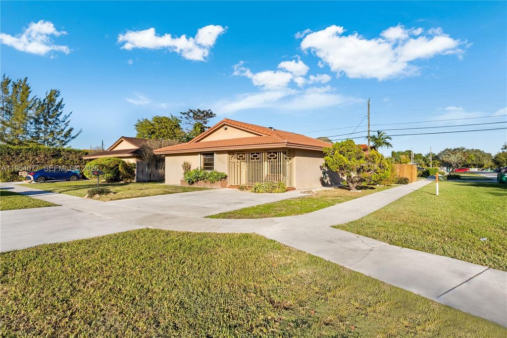 3895 SW 68th Ave, Miami, FL 33155