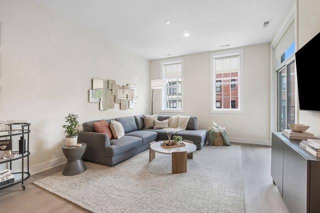 3924 N Lincoln Avenue 504, Chicago, IL 60613