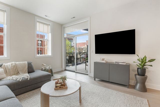 3924 N Lincoln Avenue 504, Chicago, IL 60613