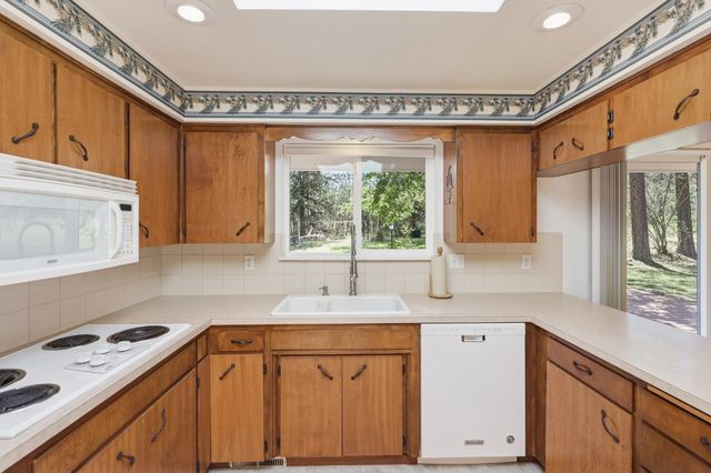 6911 S Oak Rd, Spokane, WA 99224