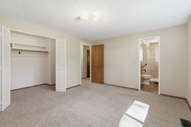 6911 S Oak Rd, Spokane, WA 99224