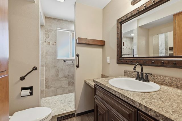 6911 S Oak Rd, Spokane, WA 99224