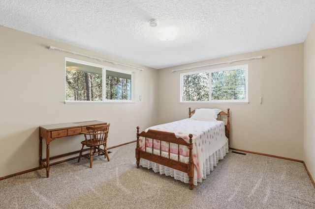 6911 S Oak Rd, Spokane, WA 99224