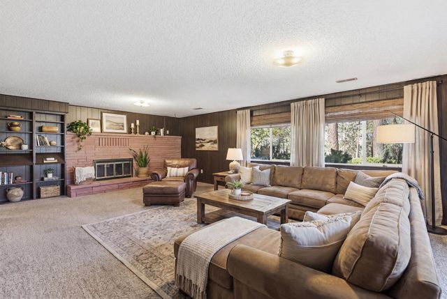 6911 S Oak Rd, Spokane, WA 99224