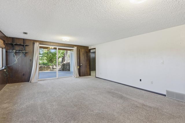 6911 S Oak Rd, Spokane, WA 99224