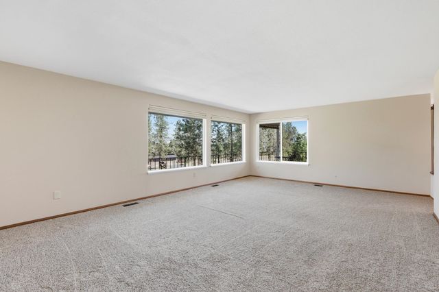 6911 S Oak Rd, Spokane, WA 99224