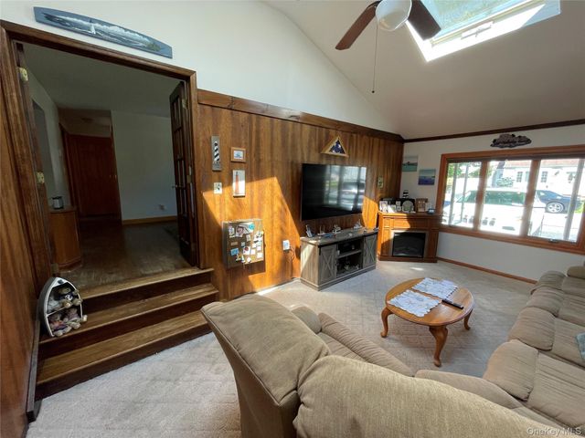 361 S Clinton Avenue, Lindenhurst, NY 11757