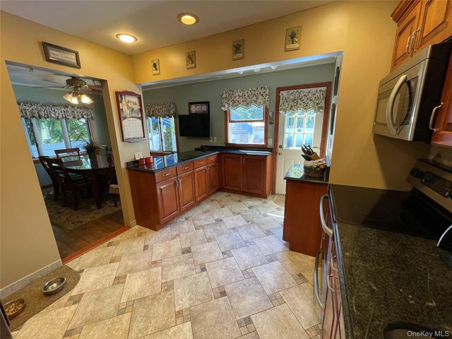 361 S Clinton Avenue, Lindenhurst, NY 11757
