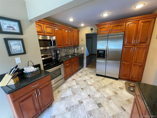 361 S Clinton Avenue, Lindenhurst, NY 11757