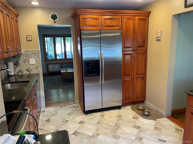 361 S Clinton Avenue, Lindenhurst, NY 11757