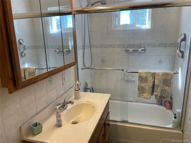 361 S Clinton Avenue, Lindenhurst, NY 11757