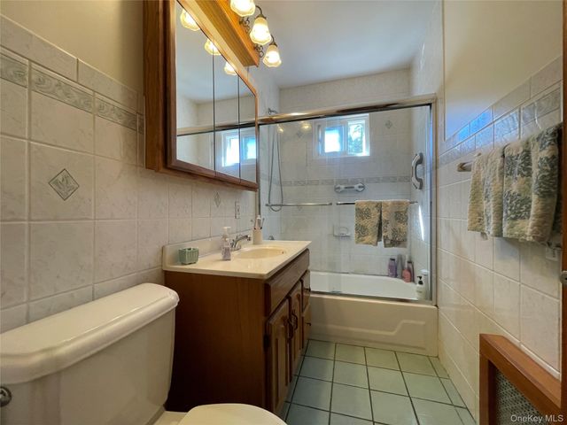 361 S Clinton Avenue, Lindenhurst, NY 11757