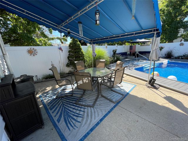 361 S Clinton Avenue, Lindenhurst, NY 11757