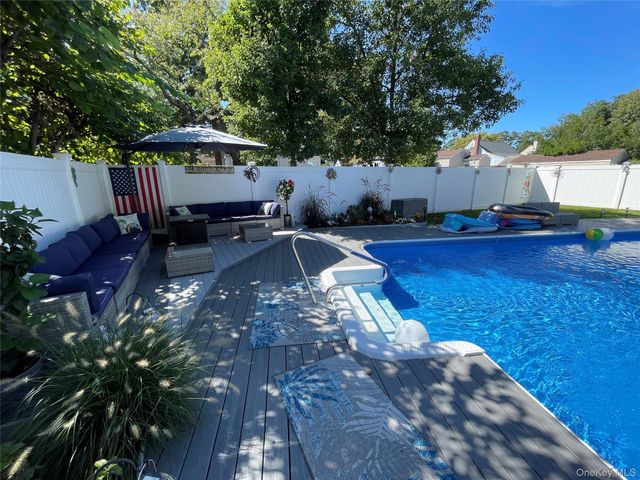 361 S Clinton Avenue, Lindenhurst, NY 11757