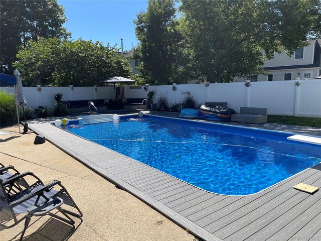 361 S Clinton Avenue, Lindenhurst, NY 11757