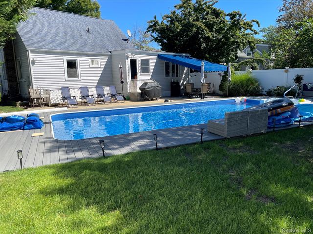 361 S Clinton Avenue, Lindenhurst, NY 11757