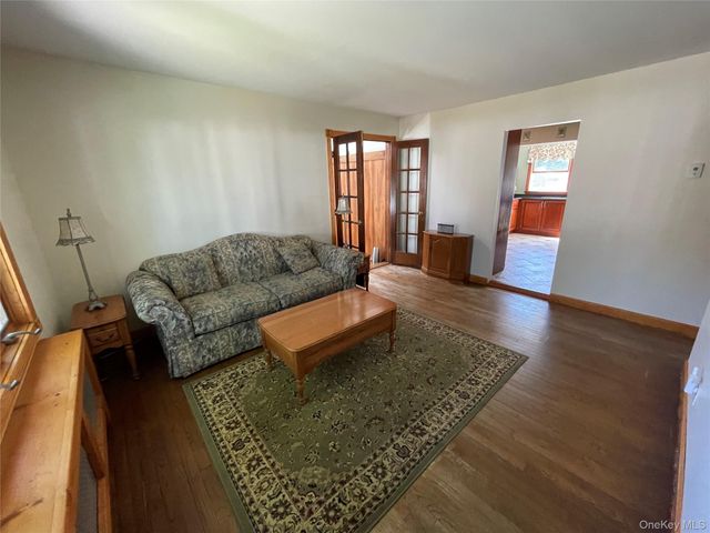 361 S Clinton Avenue, Lindenhurst, NY 11757