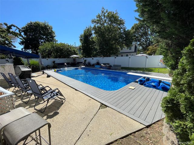361 S Clinton Avenue, Lindenhurst, NY 11757
