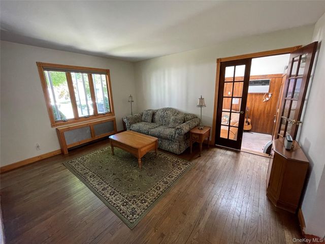 361 S Clinton Avenue, Lindenhurst, NY 11757
