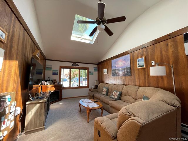 361 S Clinton Avenue, Lindenhurst, NY 11757
