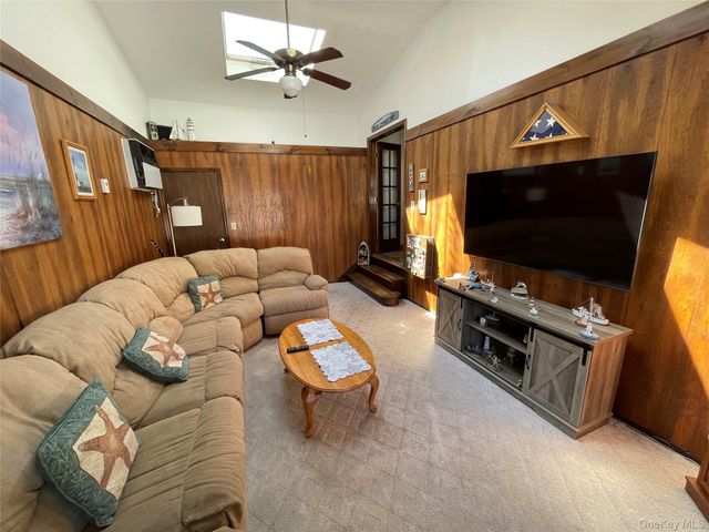 361 S Clinton Avenue, Lindenhurst, NY 11757