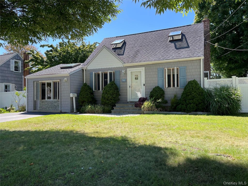 361 S Clinton Avenue, Lindenhurst, NY 11757 — exterior