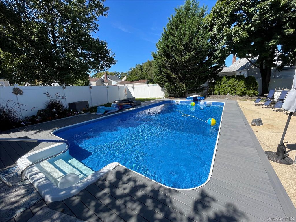 361 S Clinton Avenue, Lindenhurst, NY 11757 — photo 2
