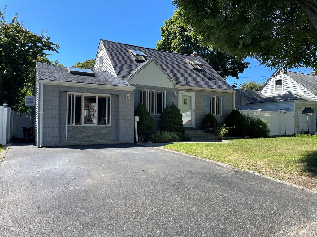 361 S Clinton Avenue, Lindenhurst, NY 11757 — photo 4