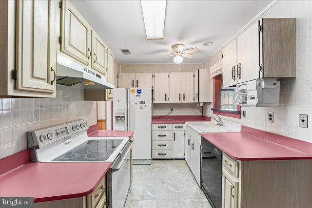 2410 HAMMOND PL, Wilmington, DE 19808