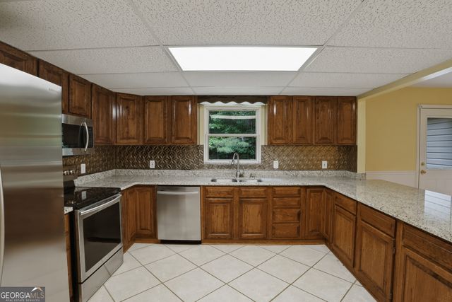 370 Darren Drive, Fayetteville, GA 30215