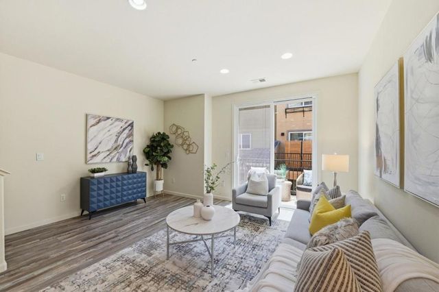 566 Almaden Walk Loop, San Jose, CA 95125