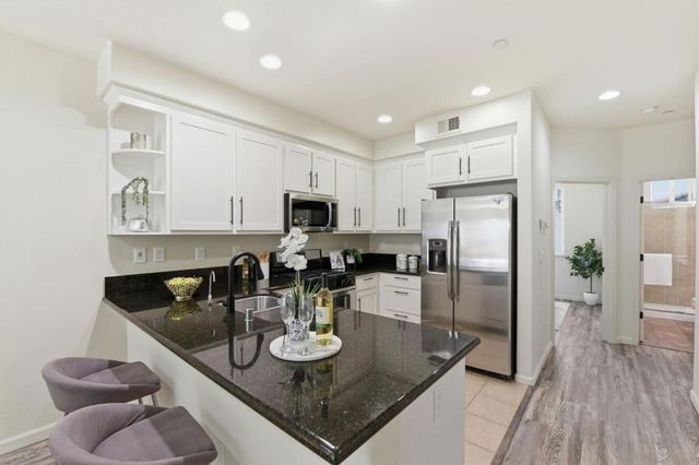 566 Almaden Walk Loop, San Jose, CA 95125