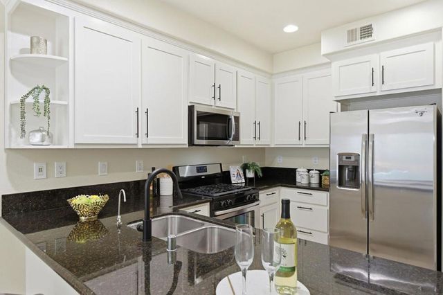 566 Almaden Walk Loop, San Jose, CA 95125
