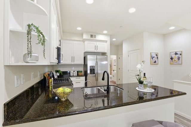 566 Almaden Walk Loop, San Jose, CA 95125
