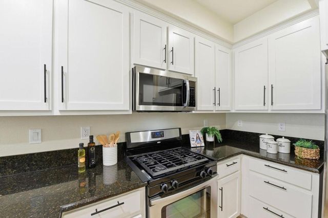 566 Almaden Walk Loop, San Jose, CA 95125