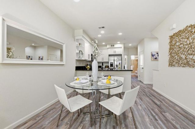 566 Almaden Walk Loop, San Jose, CA 95125