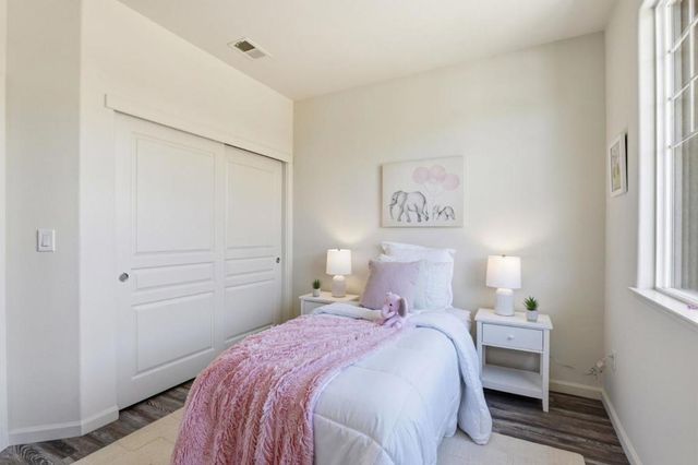 566 Almaden Walk Loop, San Jose, CA 95125