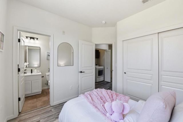 566 Almaden Walk Loop, San Jose, CA 95125