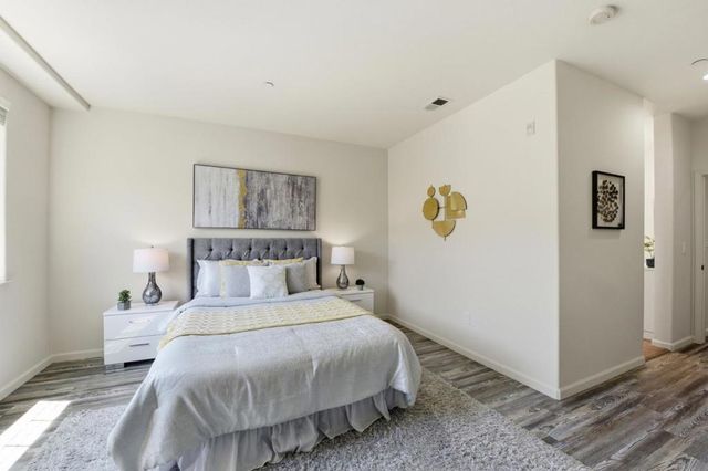 566 Almaden Walk Loop, San Jose, CA 95125