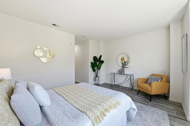 566 Almaden Walk Loop, San Jose, CA 95125