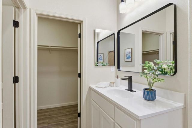 566 Almaden Walk Loop, San Jose, CA 95125